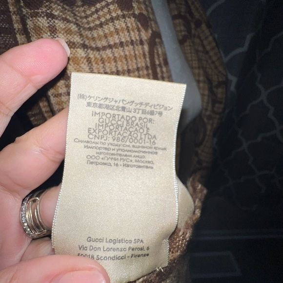 Gucci large GG reversible wool scarf. - Picture 8 of 10